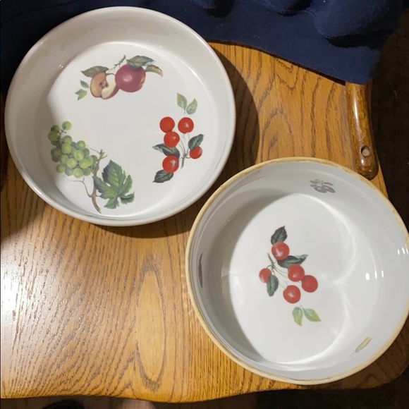 Cordon blue dishes-Casserole dish-8” & pie pan -9”